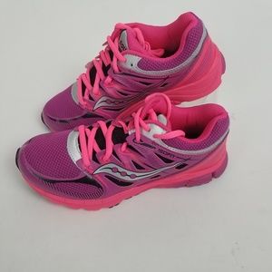 NWOT Girl's Saucony ISO Zealot Athletic Shoe